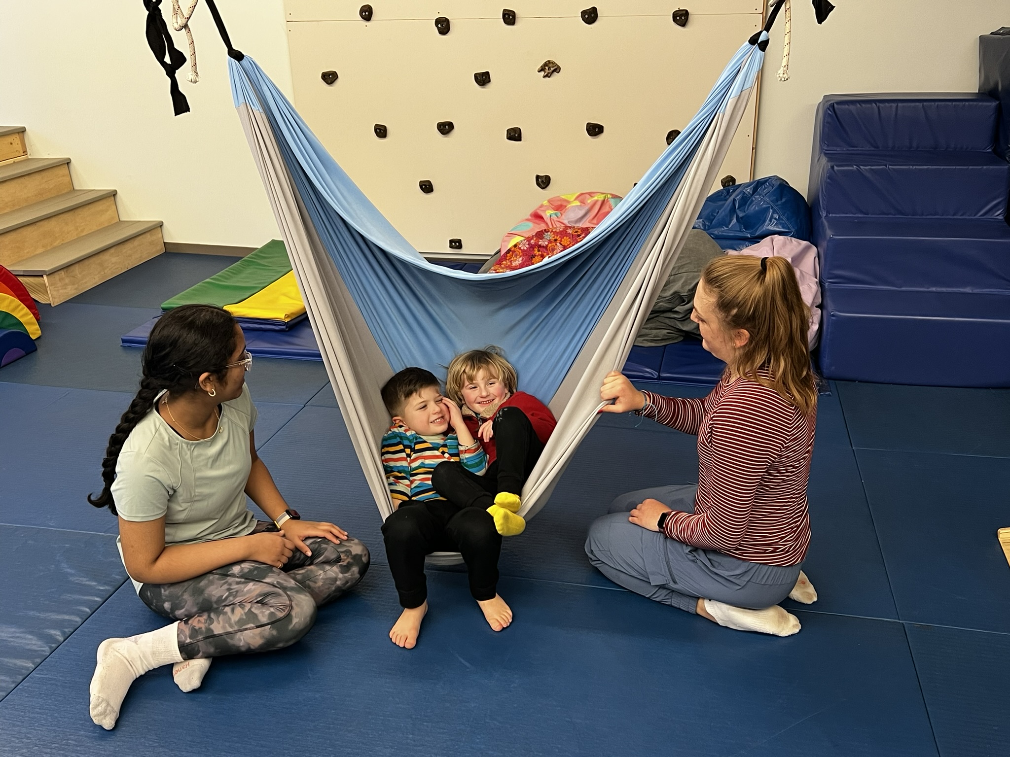 Teamwork in hammock